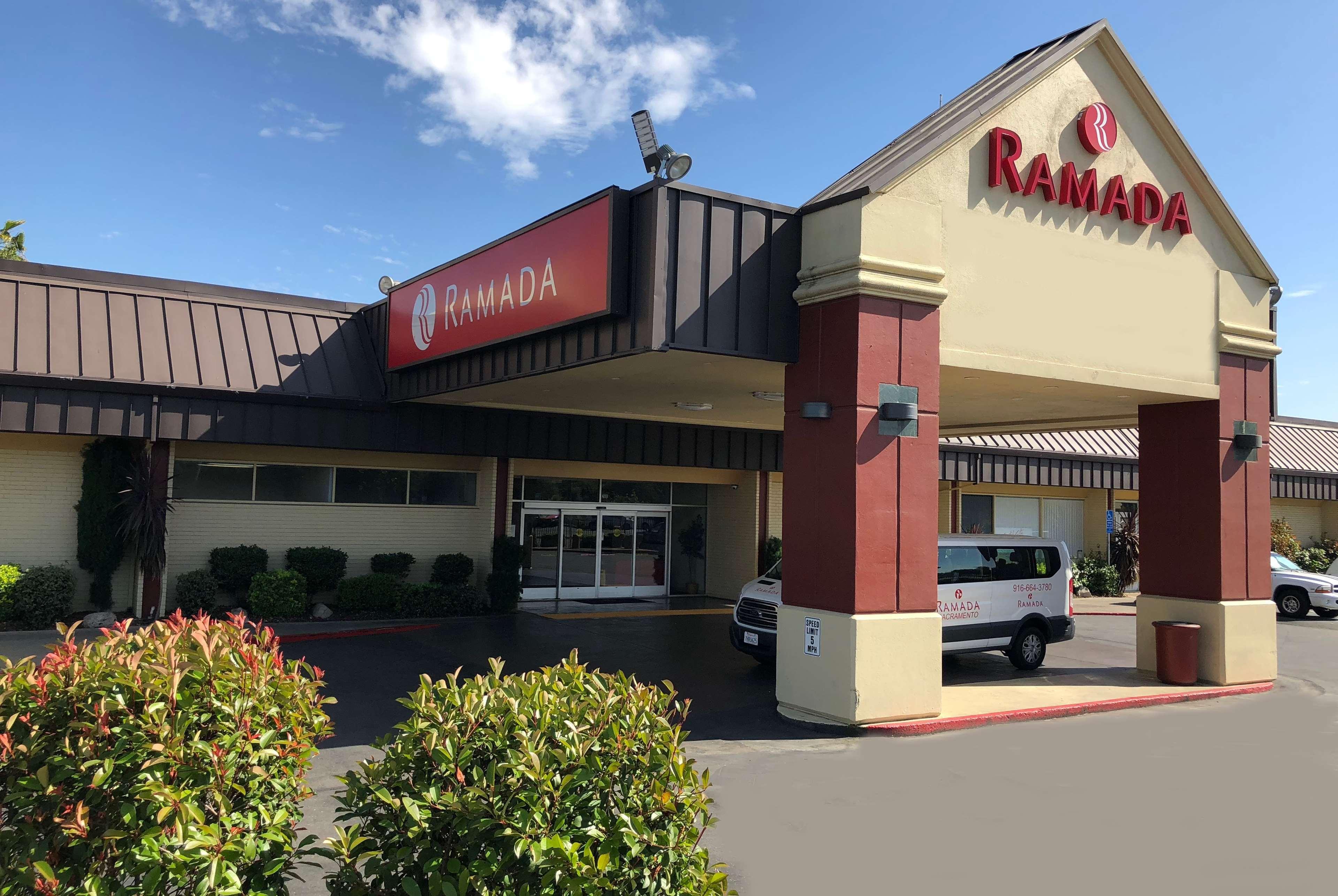 Ramada By Wyndham Sacramento Hotell Exteriör bild